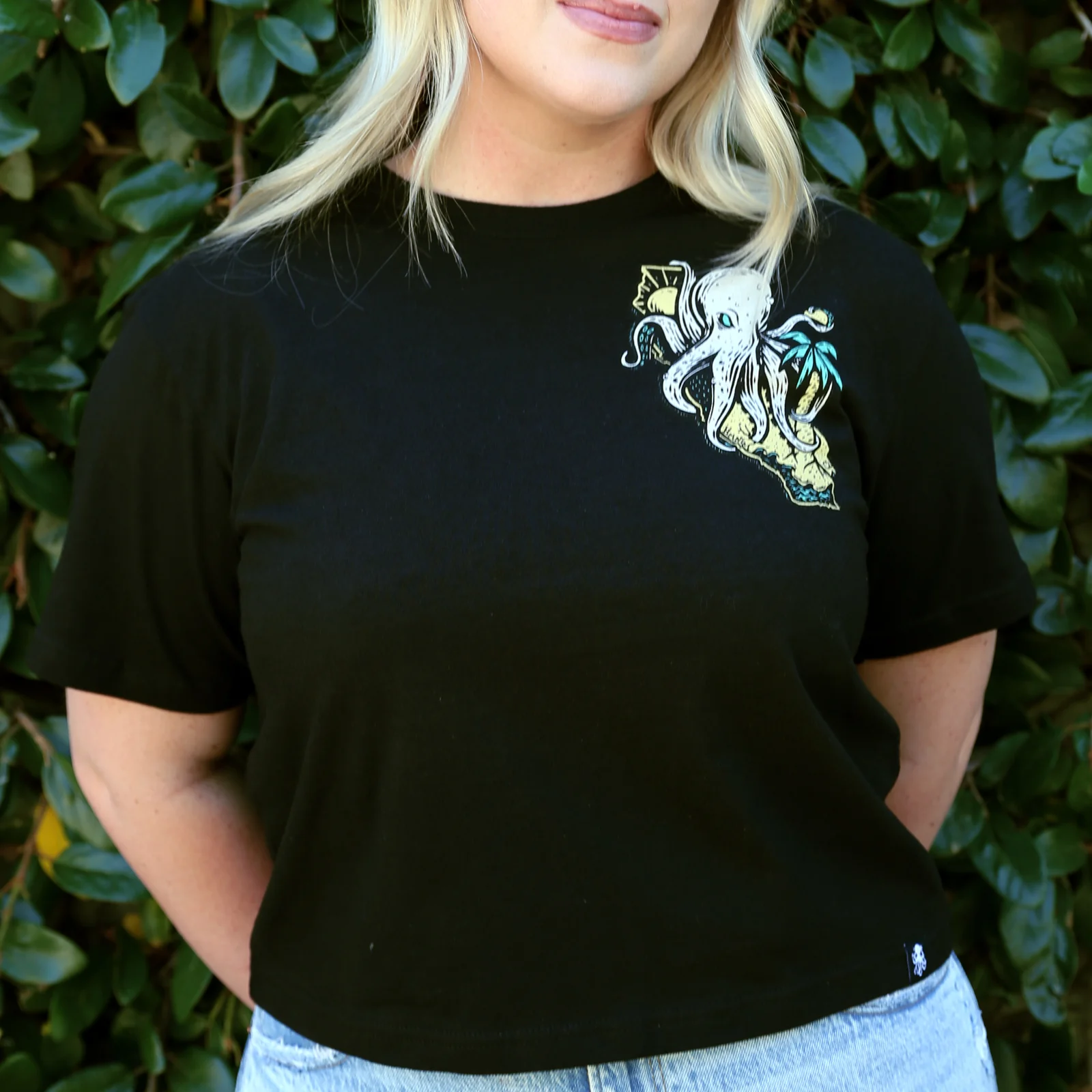 CALI Women's Tee BLACK - Image 4